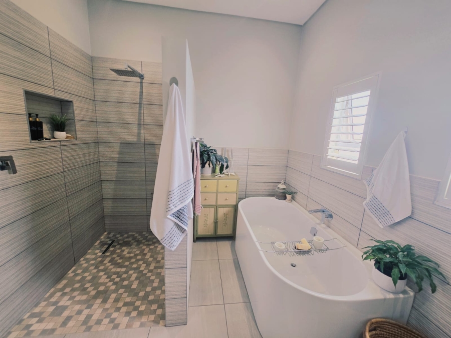 3 Bedroom Property for Sale in Kingswood Golf Estate Western Cape